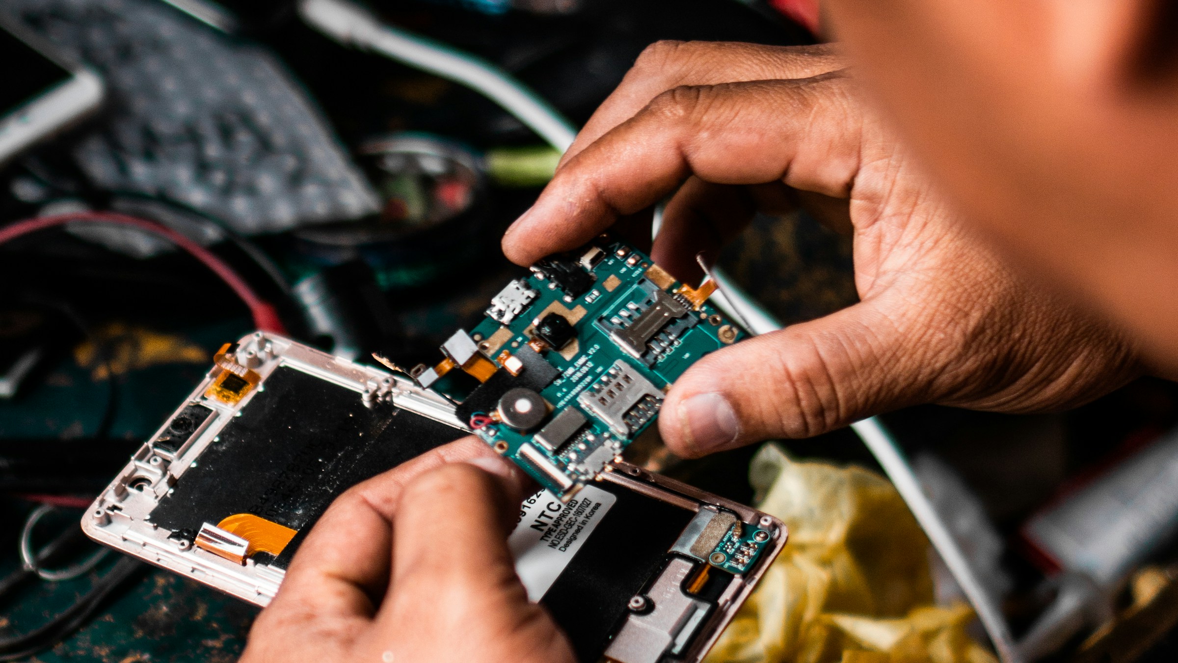 Phone repair workbench
